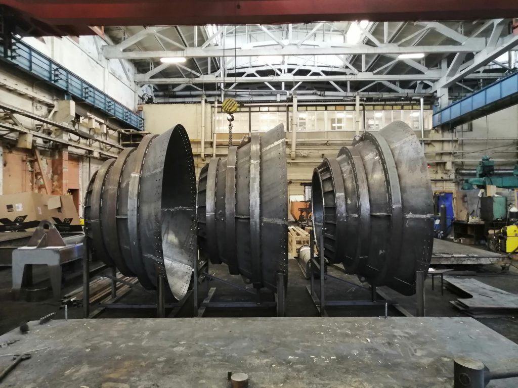 Тяжёлая токарная обработка детали на станке Skoda W-160G в цехе ТПК Брик