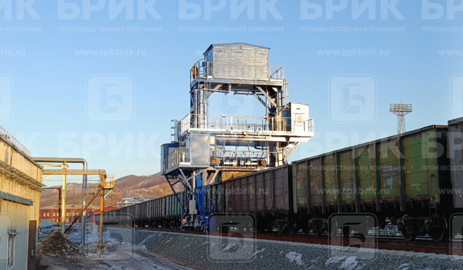 Полувагон со смерзшимся углём до и после обработки рыхлительным комплексом