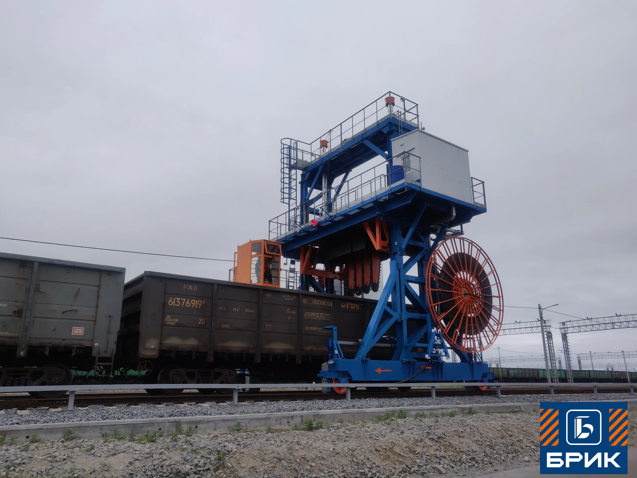 Баровый рыхлительный комплекс БК4V2 производства ТПК Брик на промышленной площадке