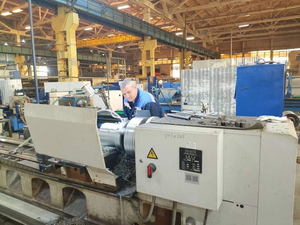 Станок в цехе ТПК БРИК